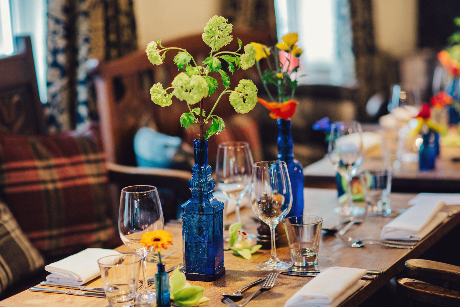 Colourful table decoration / Rachel Hayton