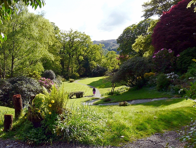 The main lawn, Rydal Mount Gardens / CC 2.0 Rose and Trev Clough