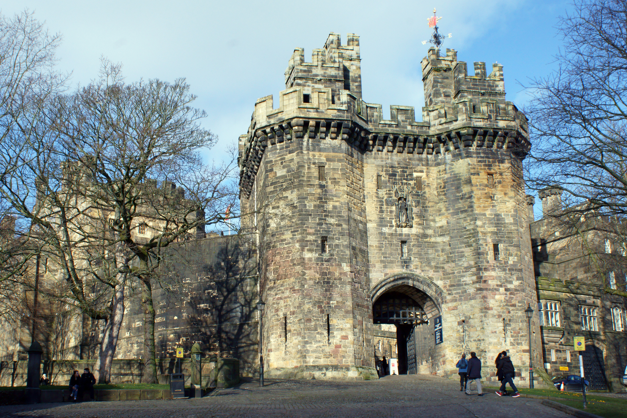 Lancaster Castle, John of Gaunt's gatehouse / CC2.0 Gidzy