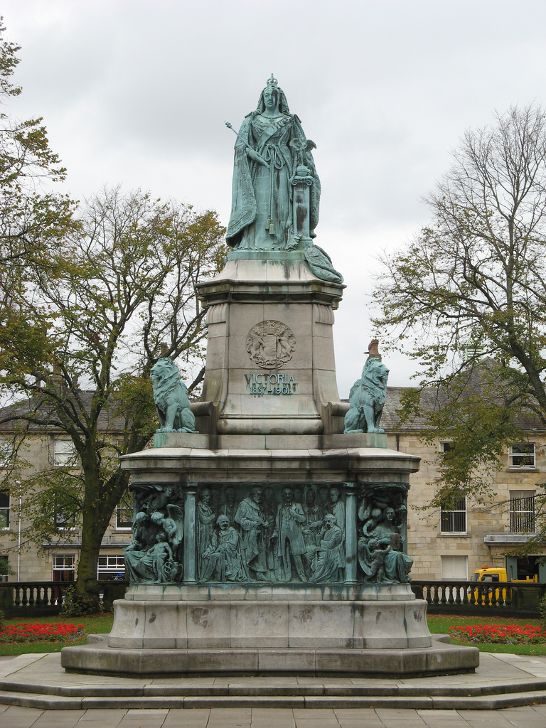 Statue of Queen Victoria, Dalton Square, Lancaster / CC 2.0 Andrew Batram