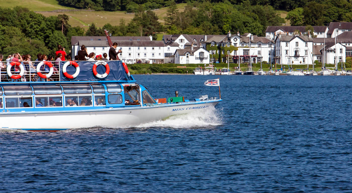 A full windermere lakes cruise passing by Low Wood Bay